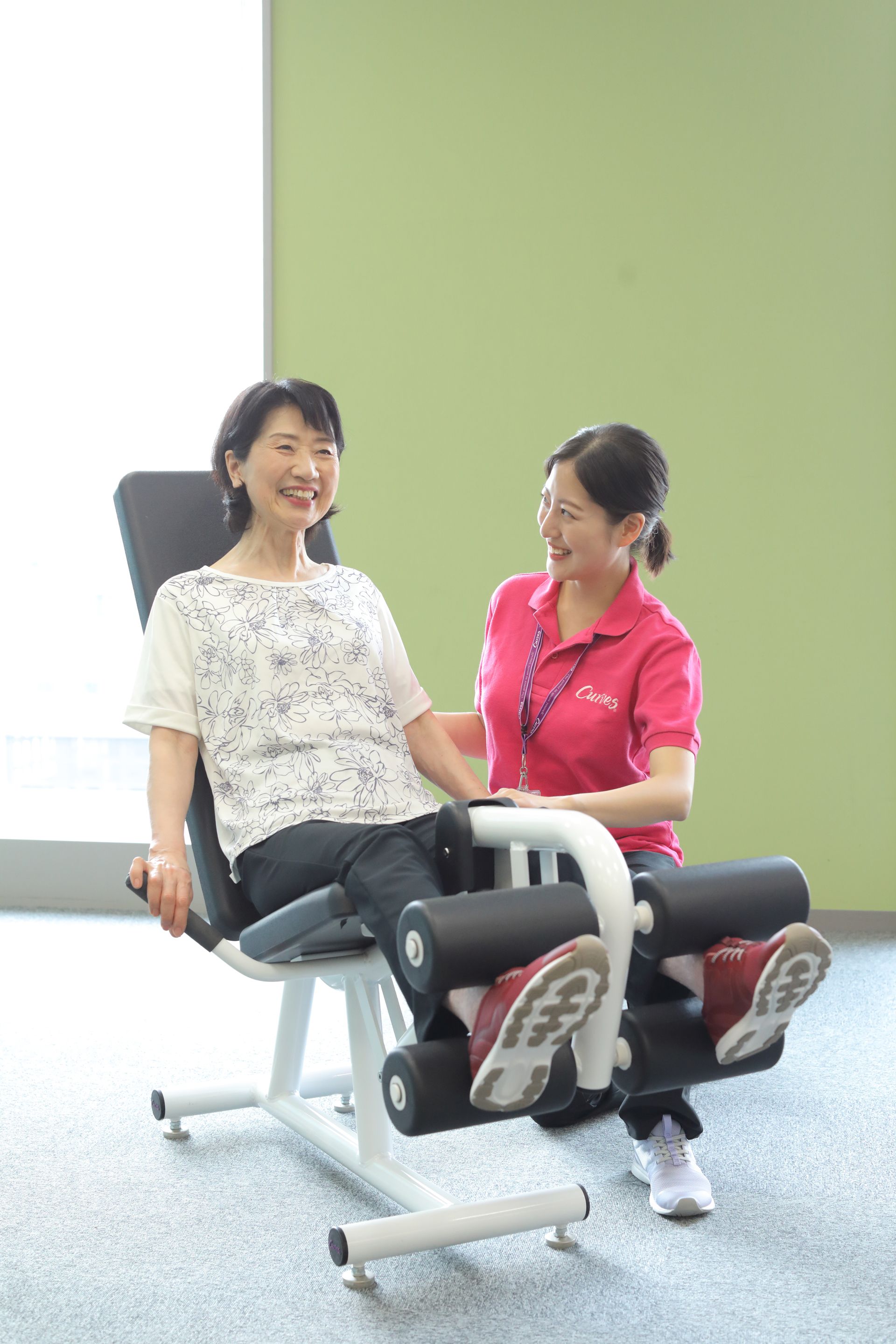 私たちは、女性だけの30分健康フィットネス「カーブス」を運営するフランチャイズ加盟企業です。